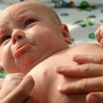 Кишкові коліки у грудних дітей: симптоми і як позбавити малюка від кольок