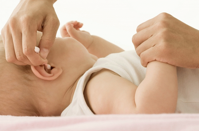 Догляд за вухами новонародженого