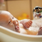 У якій воді купати новонародженого дитини, кип'ятити воду, додавати чи марганцівку?