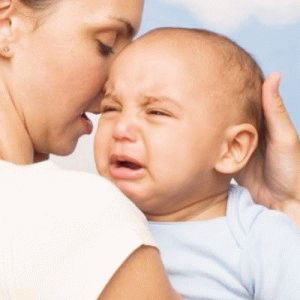 болить животик у немовляти