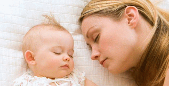 Як привчити дитину спати окремо