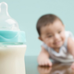 Все про правильне зберігання зцідженого грудного молока