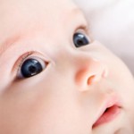 Догляд за очима немовлят