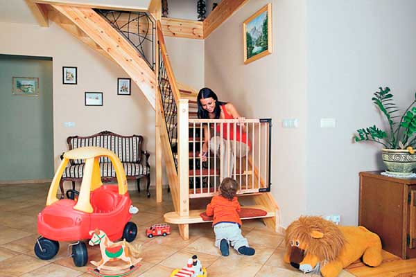 Як убезпечити будинок для дитини