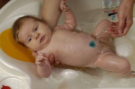 правильно купати новонародженого дитини